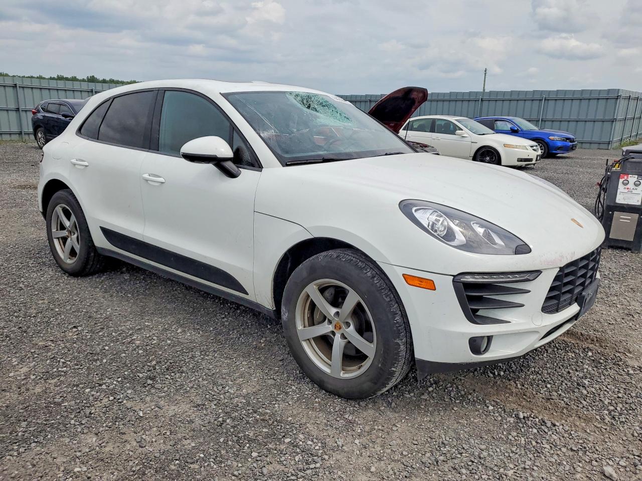 WP1AA2A54JLB11351 · 2018 PORSCHE MACAN · 4/13