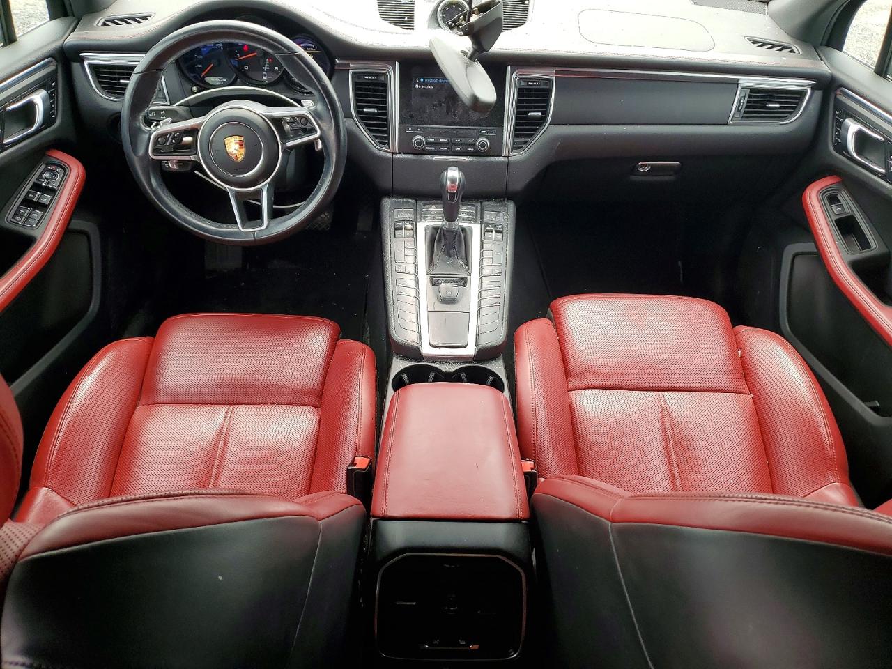 WP1AA2A54JLB11351 · 2018 PORSCHE MACAN · 8/13