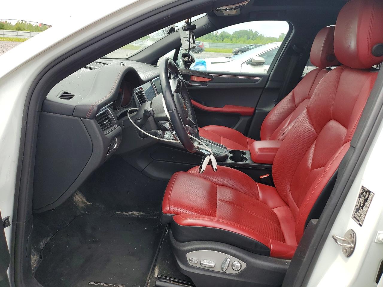 WP1AA2A54JLB11351 · 2018 PORSCHE MACAN · 7/13