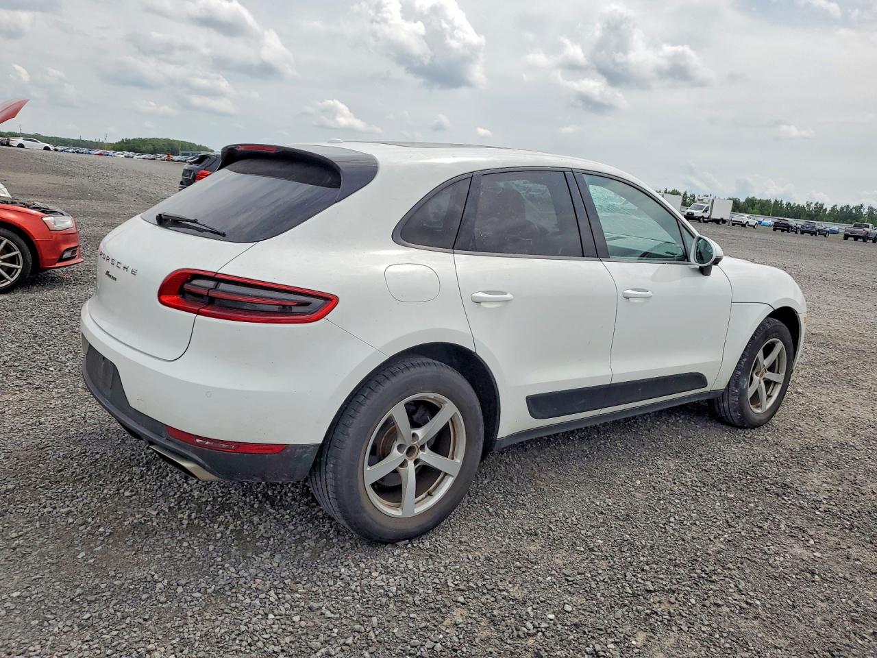 WP1AA2A54JLB11351 · 2018 PORSCHE MACAN · 3/13