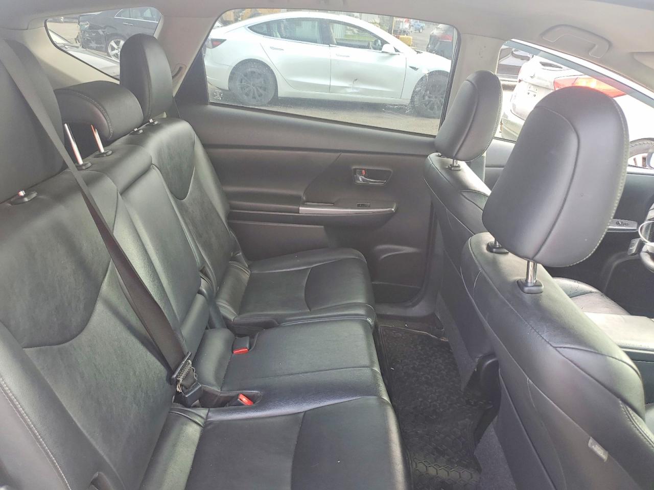 JTDZN3EU4HJ069432 · 2017 TOYOTA PRIUS V · 10/12