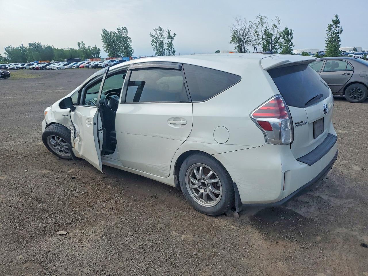 JTDZN3EU4HJ069432 · 2017 TOYOTA PRIUS V · 2/12