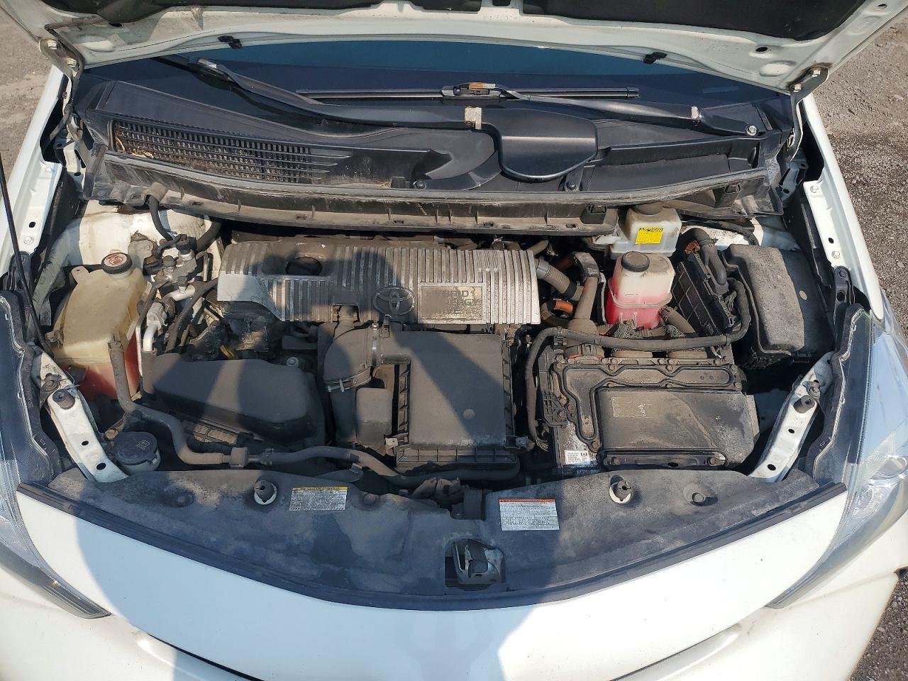 JTDZN3EU4HJ069432 · 2017 TOYOTA PRIUS V · 11/12