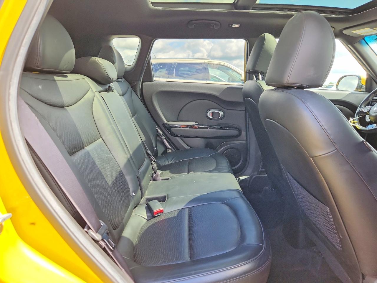 KNDJX3A51F7158715 · 2015 KIA SOUL · 10/12