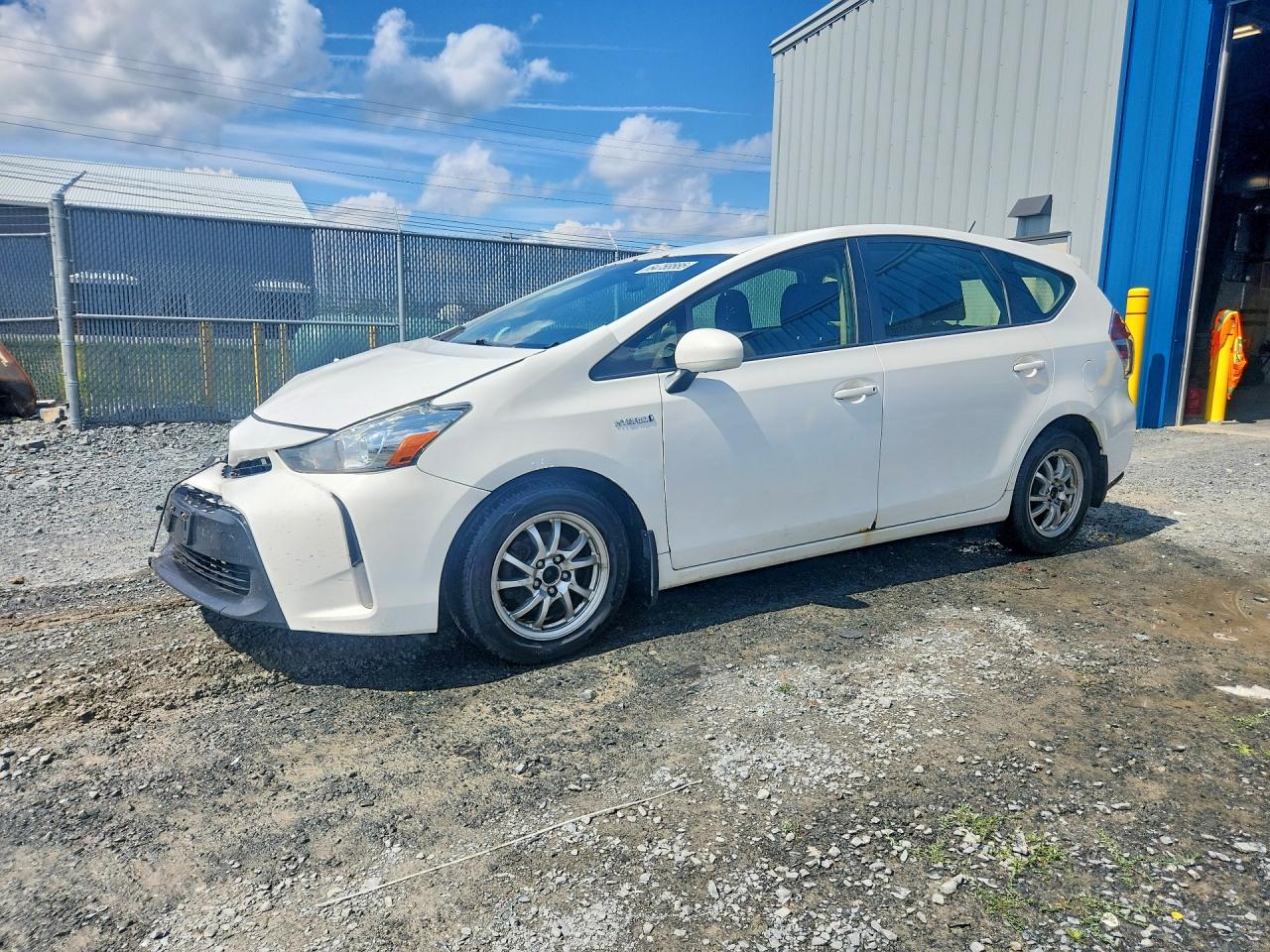 JTDZN3EU8HJ068641 · 2017 TOYOTA PRIUS V
