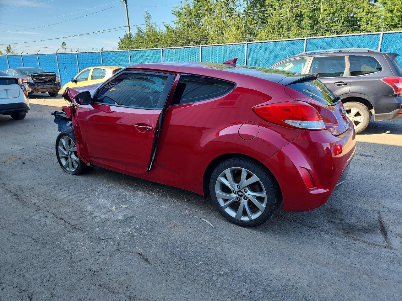 KMHTC6AD9GU290567 · 2016 HYUNDAI VELOSTER · 2/13