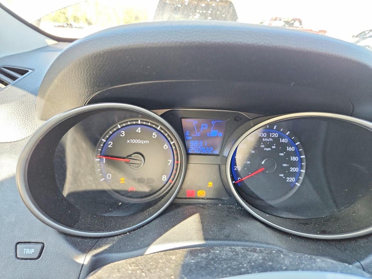 KM8JTCAC2BU252006 · 2011 HYUNDAI TUCSON · 9/13
