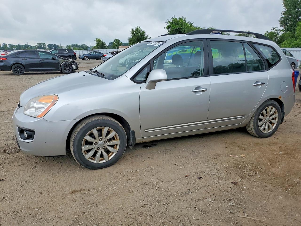 2010 KIA RONDO