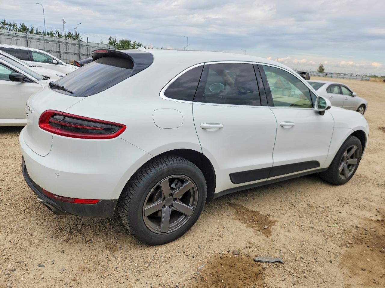 WP1AB2A55FLB60028 · 2015 PORSCHE MACAN · 3/12
