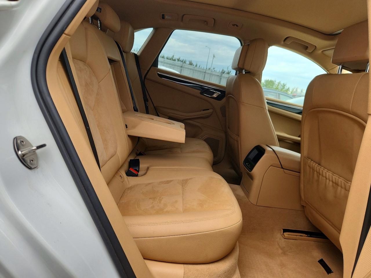 WP1AB2A55FLB60028 · 2015 PORSCHE MACAN · 10/12