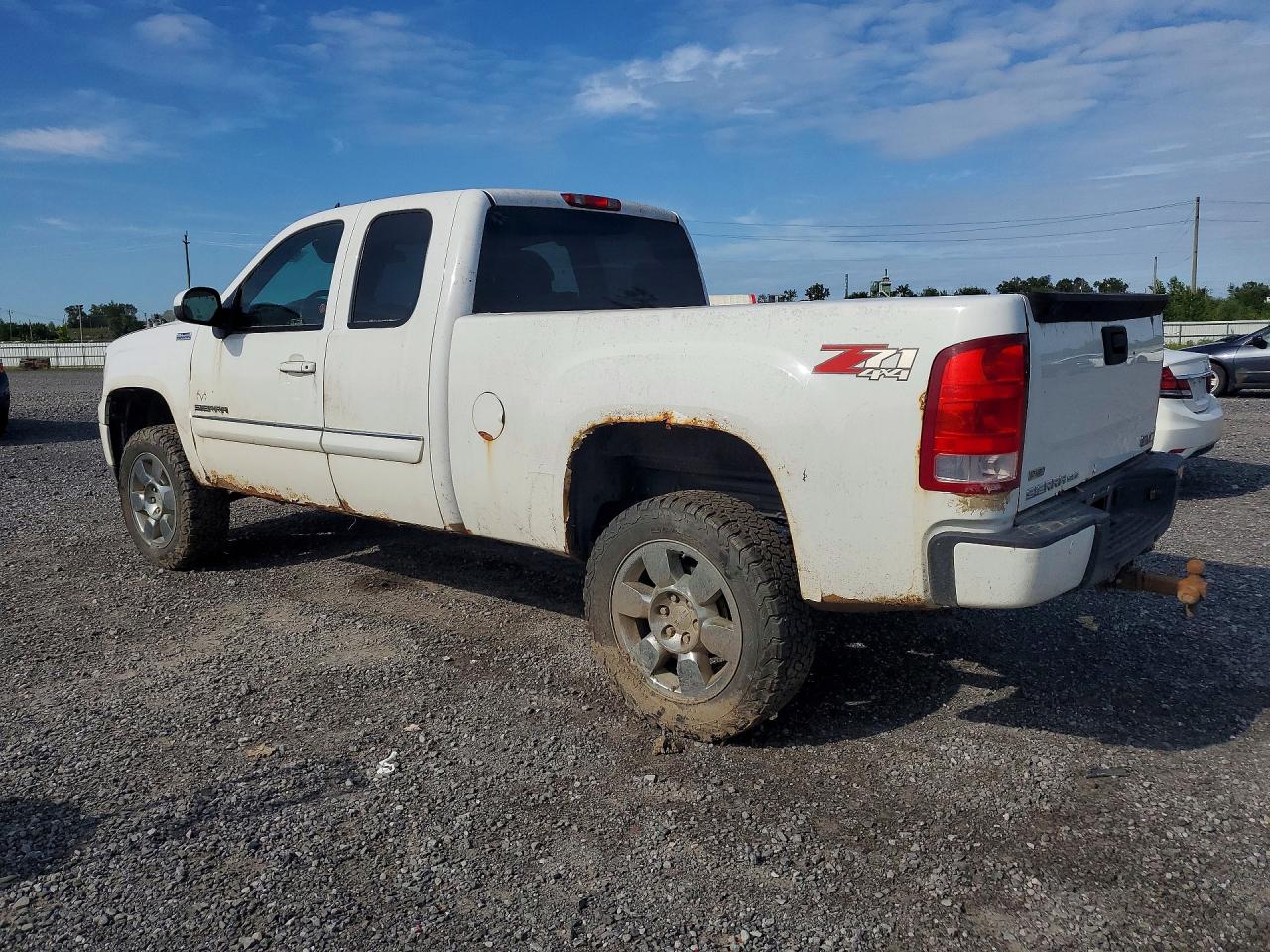 1GTR2VE31BZ457707 · 2011 GMC SIERRA · 2/13