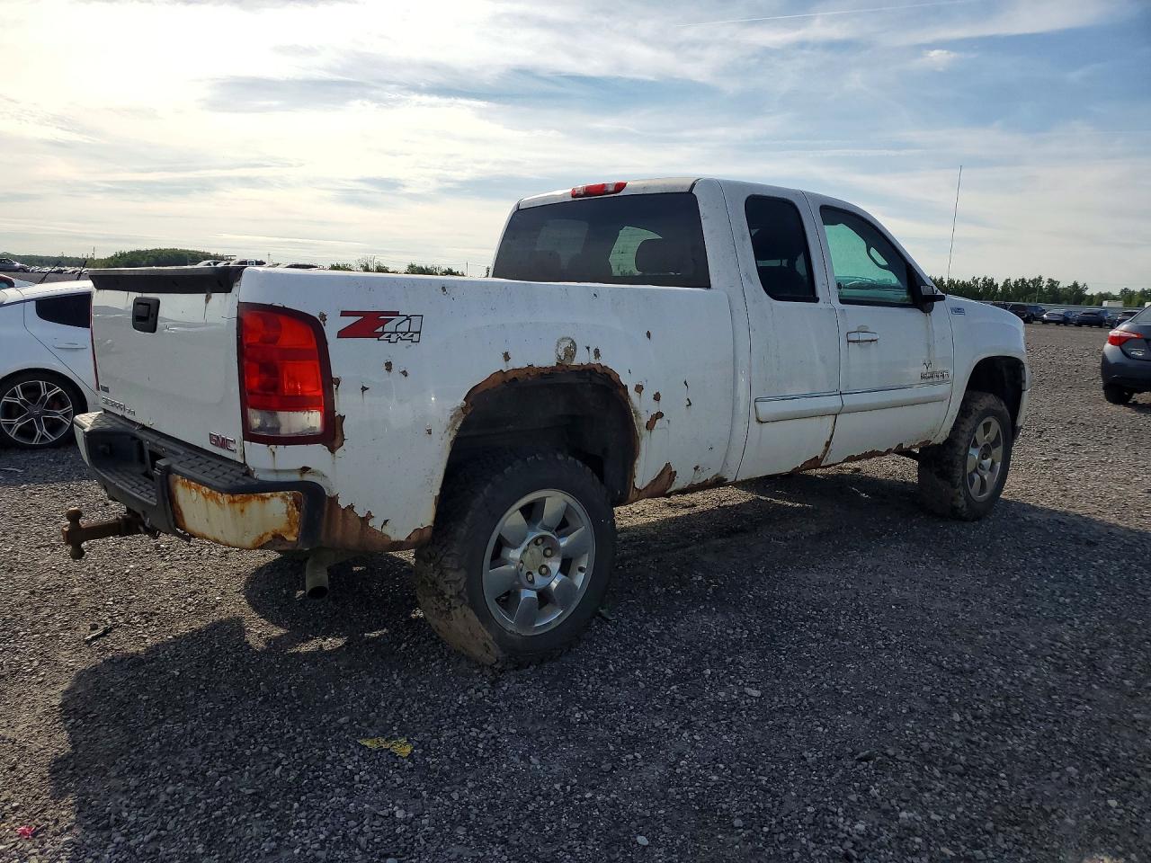 1GTR2VE31BZ457707 · 2011 GMC SIERRA · 3/13