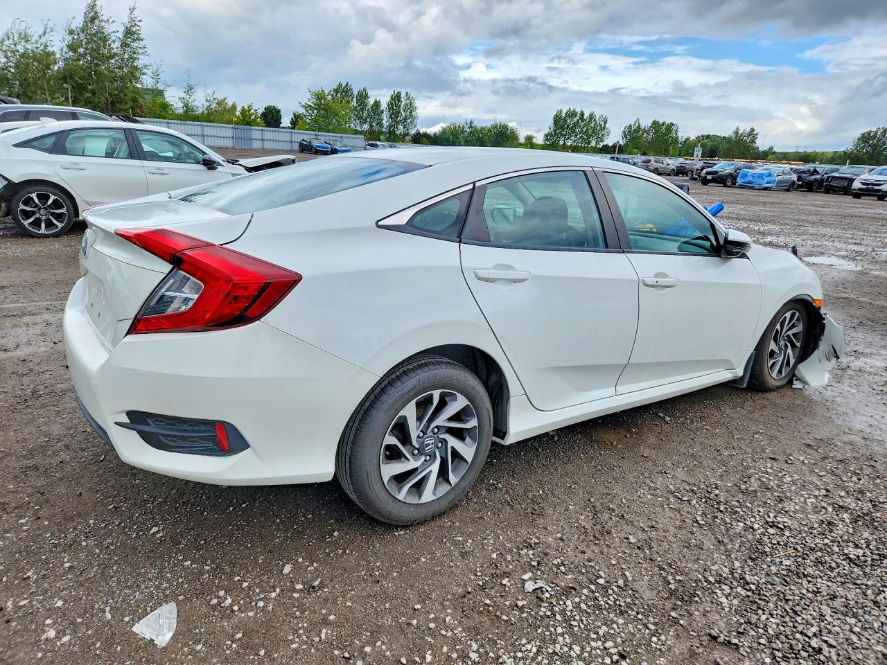 2HGFC2F81HH024083 · 2017 HONDA CIVIC · 3/13