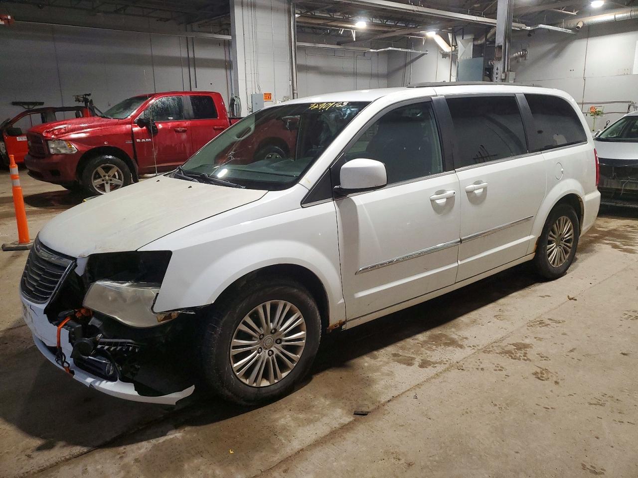 2C4RC1CG4FR708098 · 2015 CHRYSLER TOWN & COUNTRY