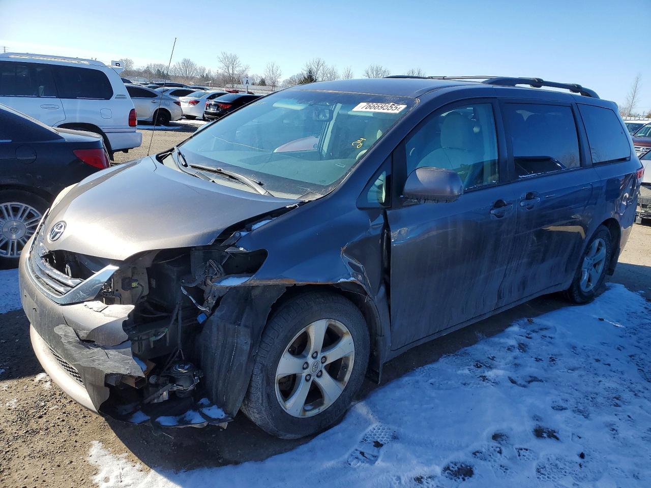 5TDKK3DC7CS242827 · 2012 TOYOTA SIENNA