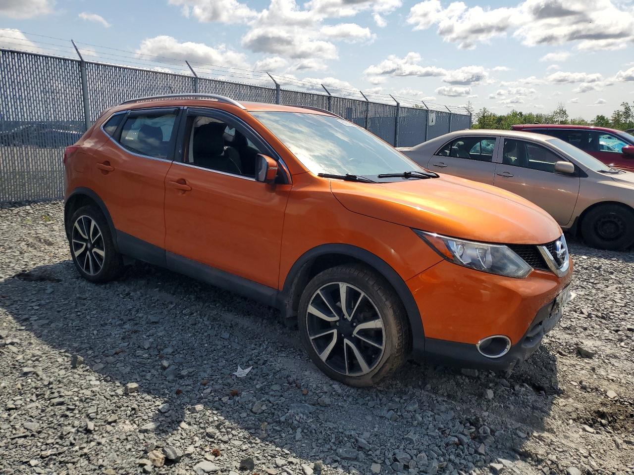 JN1BJ1CR7HW110416 · 2017 NISSAN ROGUE SPORT · 4/14