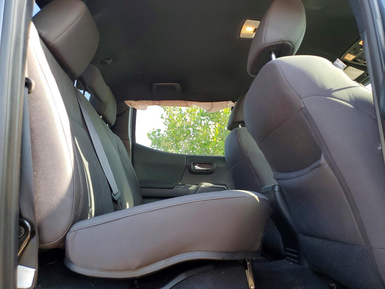5TFDZ5BN8JX033186 · 2018 TOYOTA TACOMA · 10/12