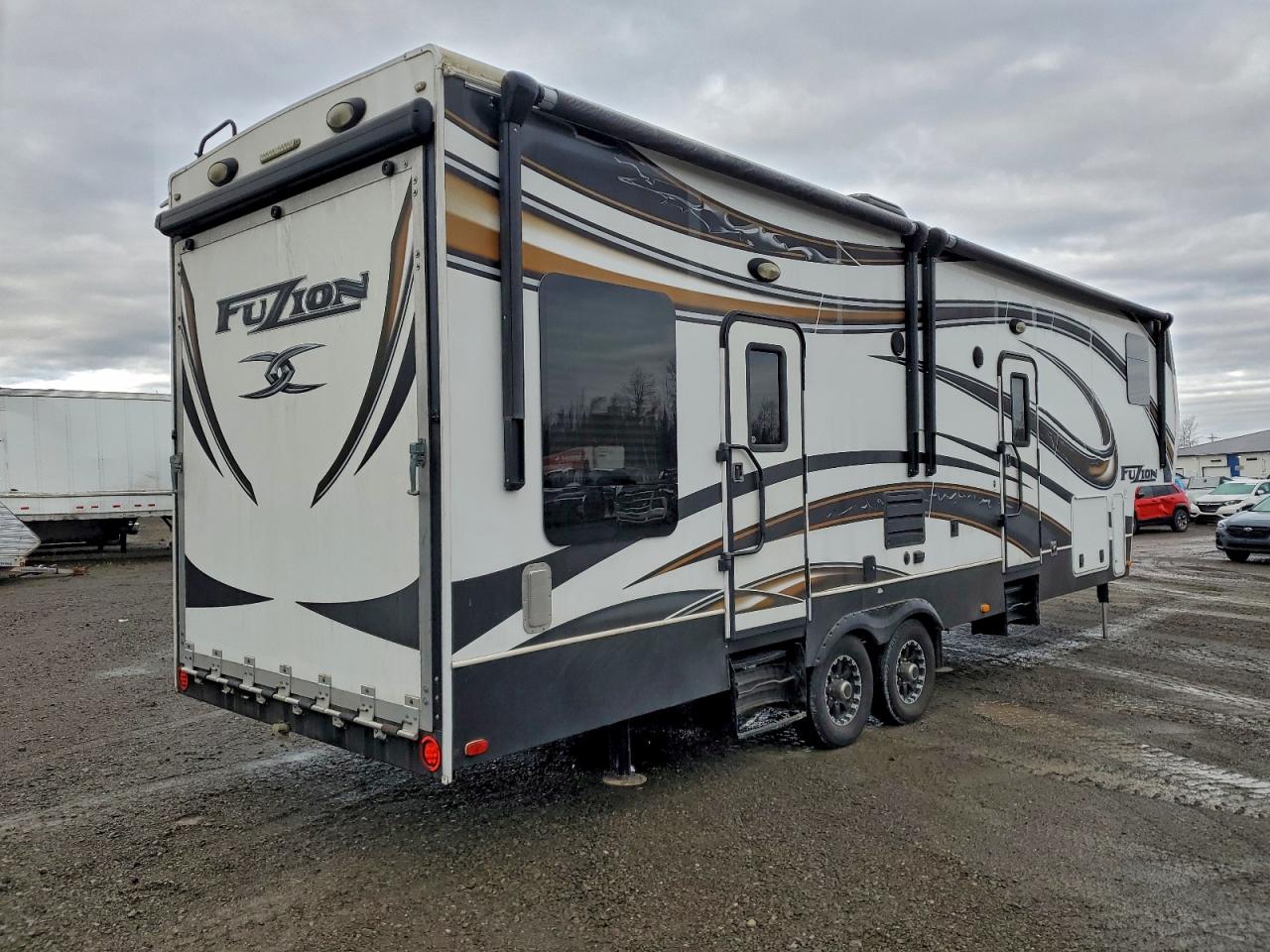 4YDF31028EF810258 · 2014 KEYSTONE FUZION · 4/10