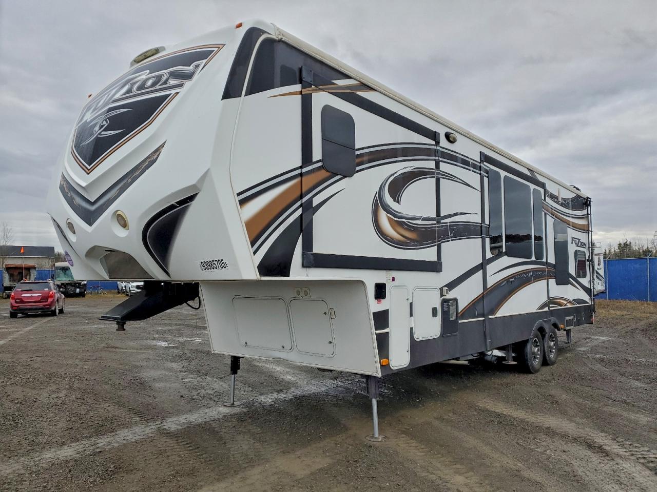 4YDF31028EF810258 · 2014 KEYSTONE FUZION · 2/10