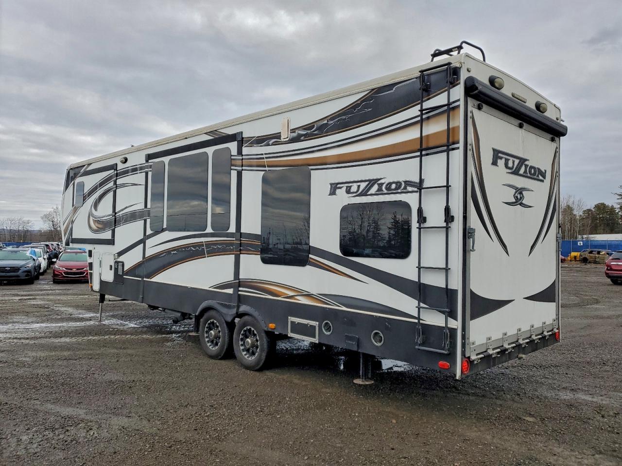 4YDF31028EF810258 · 2014 KEYSTONE FUZION · 3/10