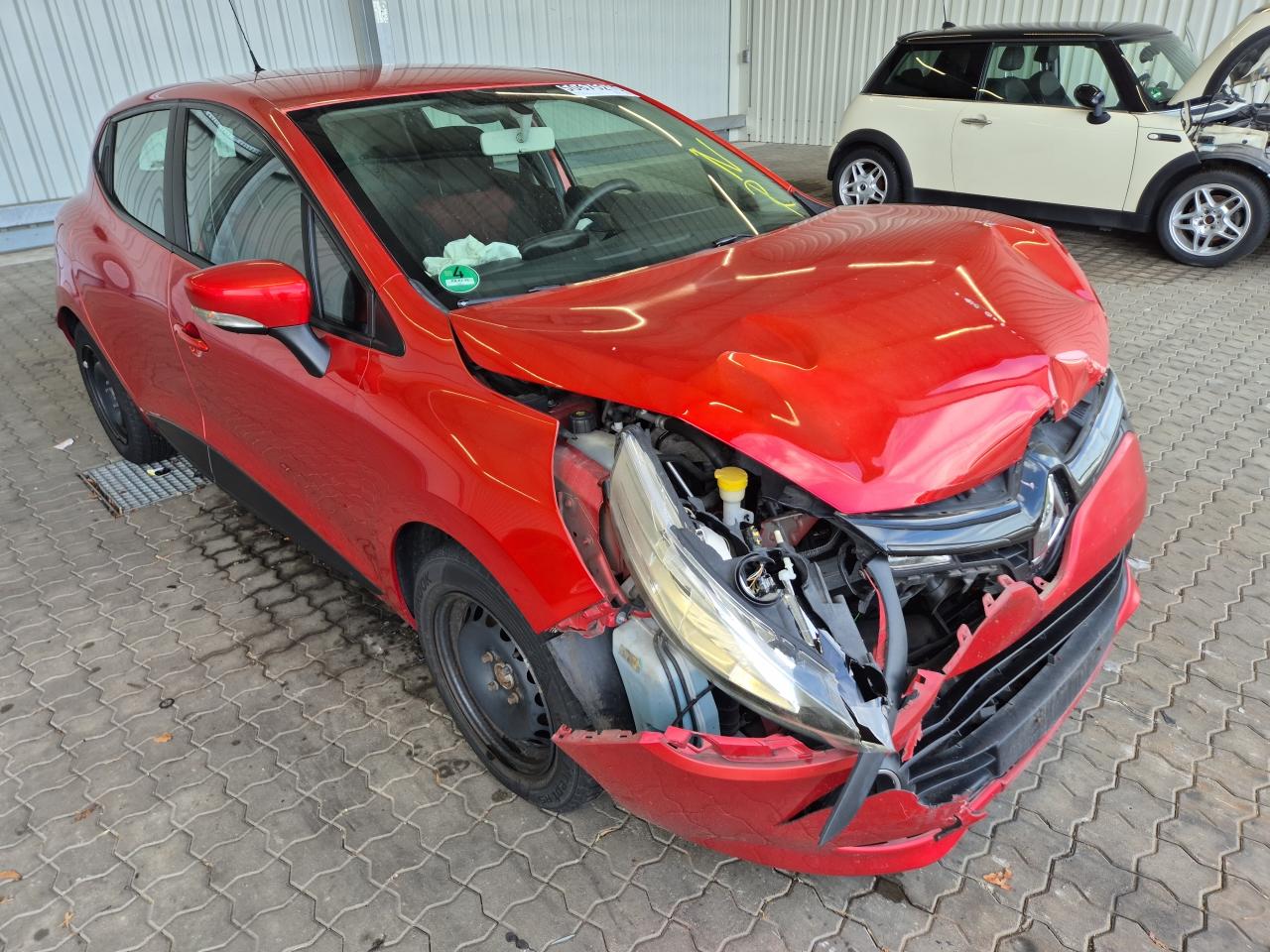 VF15R7A0H48****** · 2012 RENAULT Clio IV