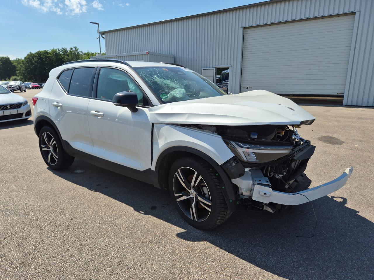 2025 VOLVO XC40