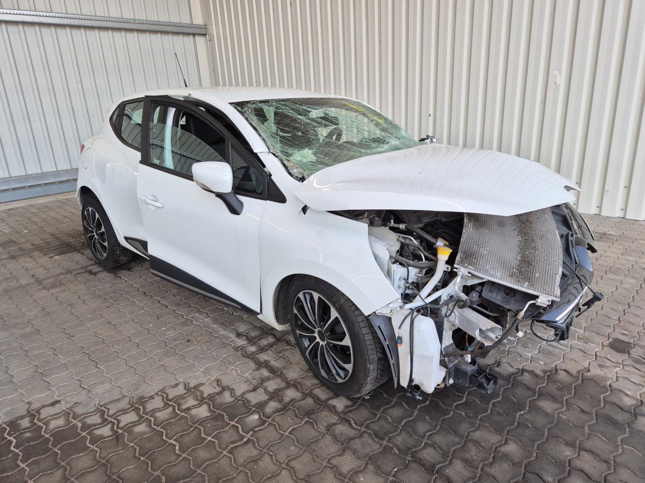 VF15R0G0H52****** · 2014 RENAULT Clio IV