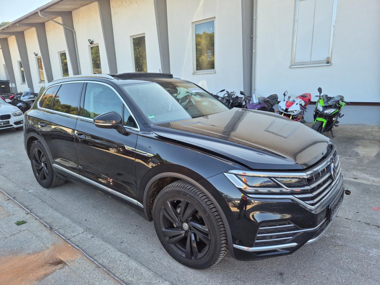 WVGZZZCRZJD****** · 2018 VOLKSWAGEN Touareg