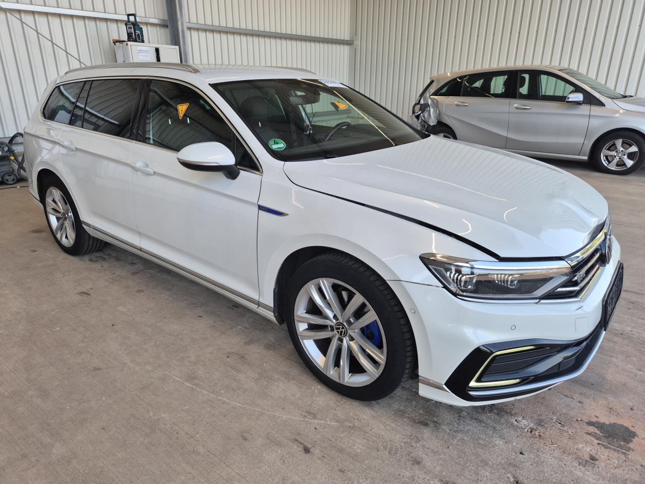 2021 VOLKSWAGEN Passat Variant
