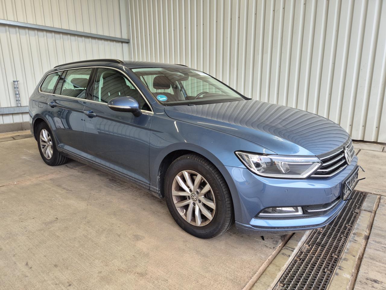 WVWZZZ3CZJP****** · 2018 VOLKSWAGEN Passat Variant