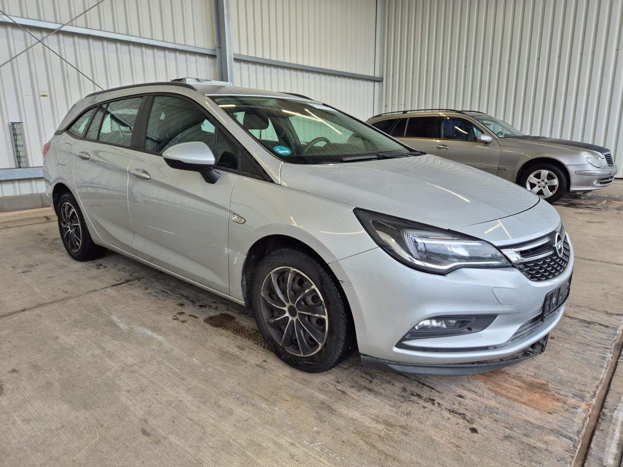 W0VBD8EA8J8****** · 2018 OPEL Astra K Sports Tourer