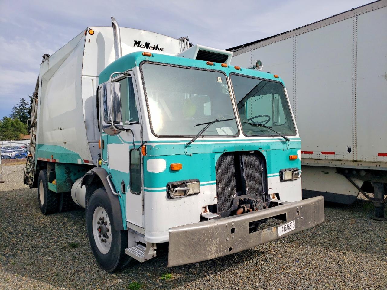 1NPZH58X7WD710800 · 1998 PETERBILT 320