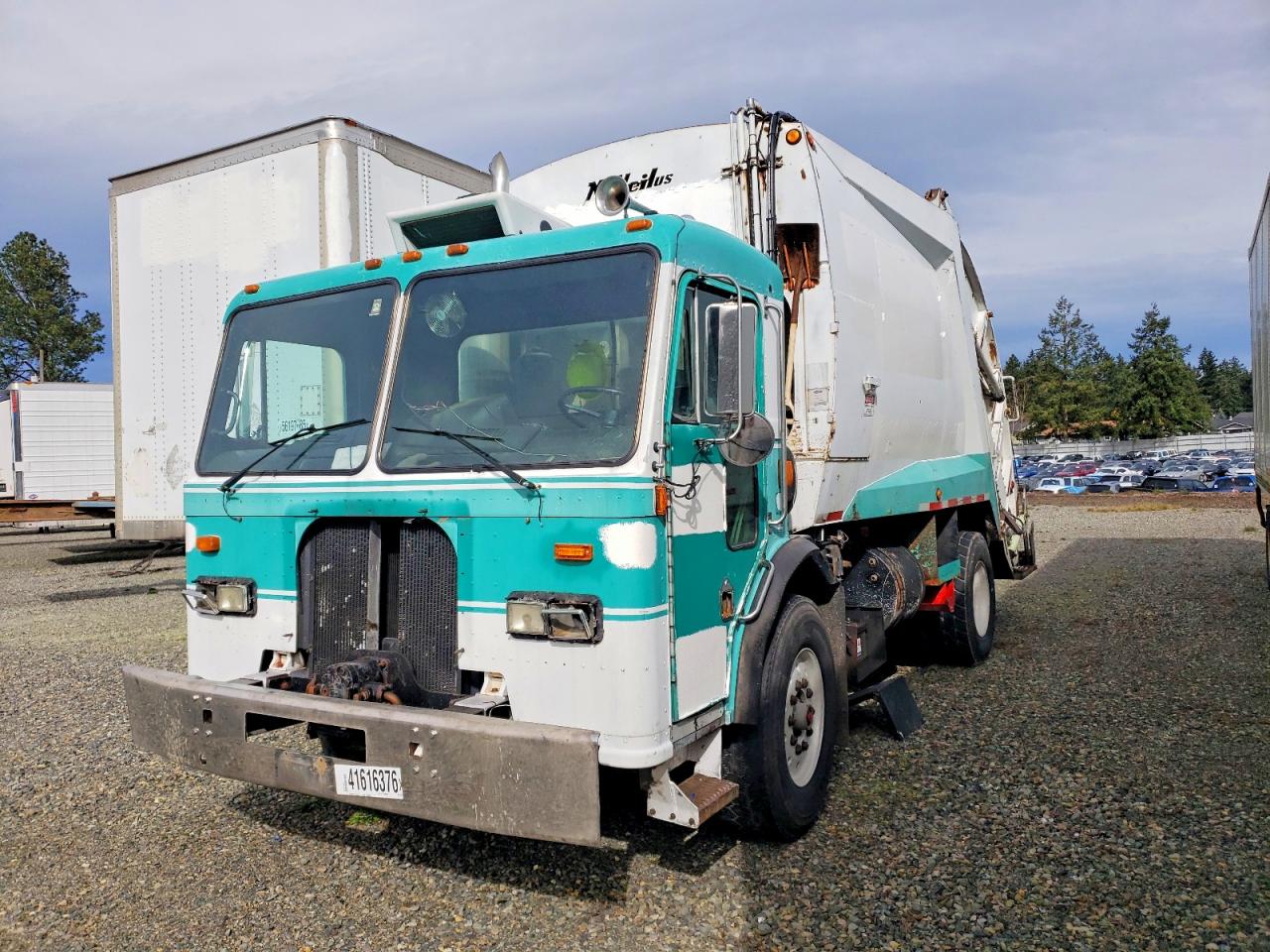 1NPZH58X7WD710800 · 1998 PETERBILT 320 · 2/10