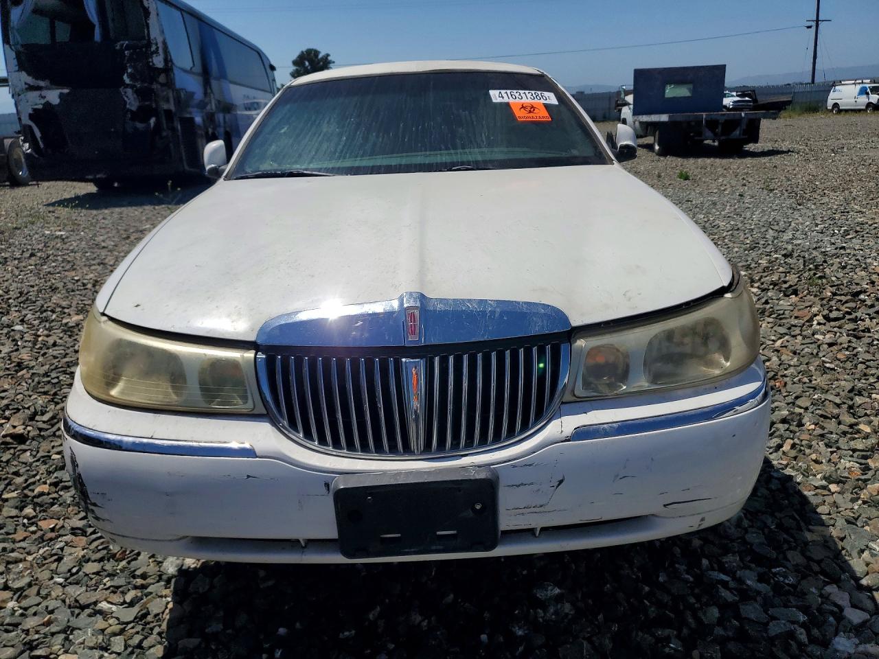 1L1FM81W81Y609207 · 2001 LINCOLN TOWN CAR · 5/12