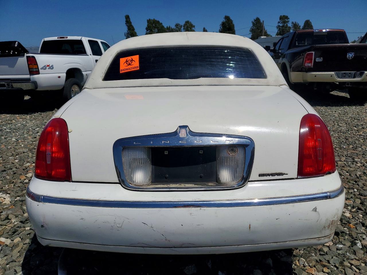 1L1FM81W81Y609207 · 2001 LINCOLN TOWN CAR · 6/12