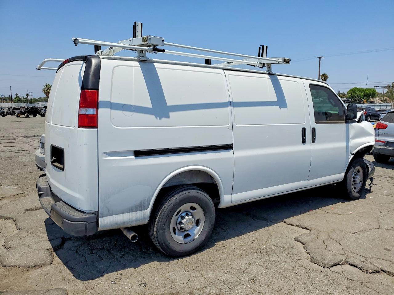 1GCWGAFP7S1113098 · 2025 CHEVROLET EXPRESS G2500 · 3/13
