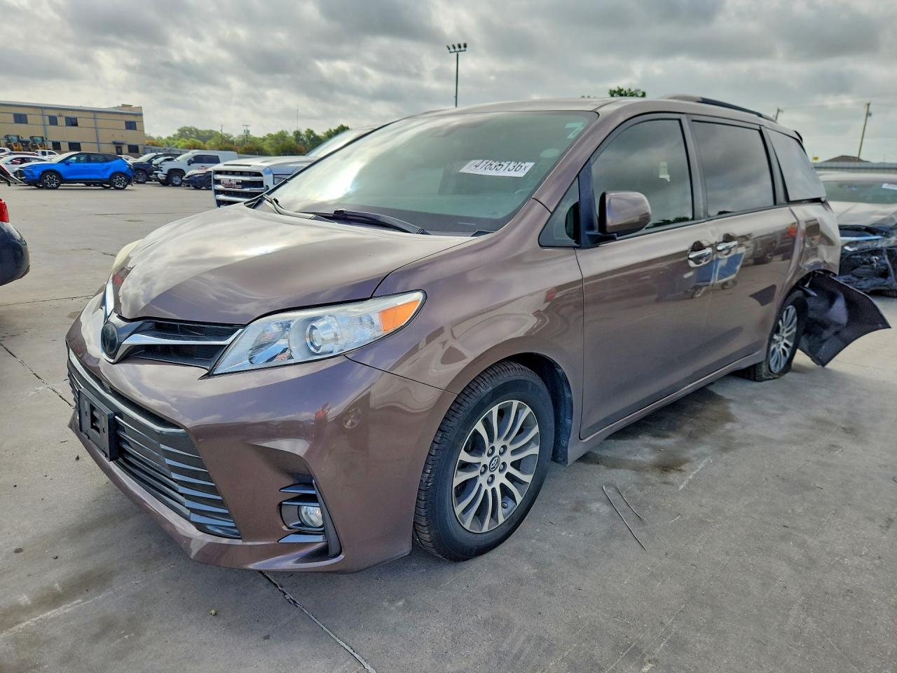 5TDYZ3DC2KS976750 · 2019 TOYOTA SIENNA
