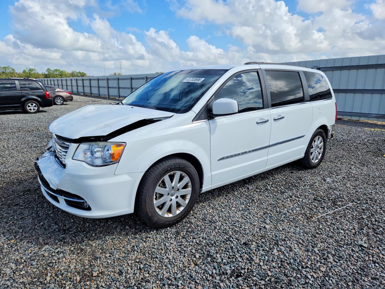 2C4RC1BG8ER413814 · 2014 CHRYSLER TOWN & COUNTRY