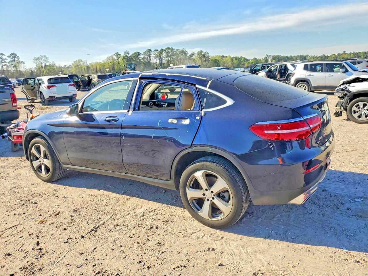 WDC0J4KB5HF152779 · 2017 MERCEDES-BENZ GLC COUPE · 2/13