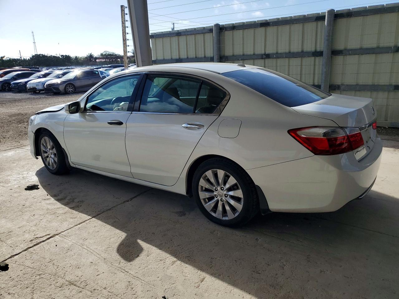 1HGCR2F87FA268298 · 2015 HONDA ACCORD · 2/12