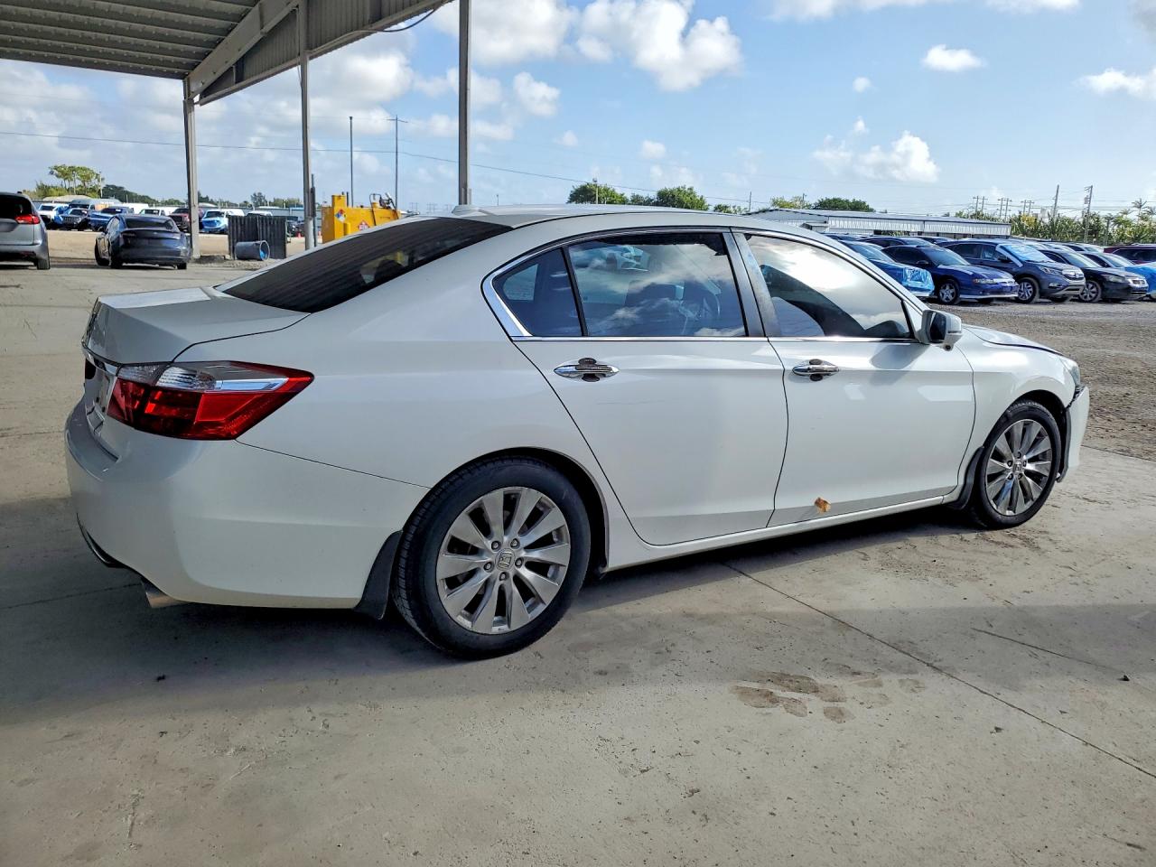 1HGCR2F87FA268298 · 2015 HONDA ACCORD · 3/12
