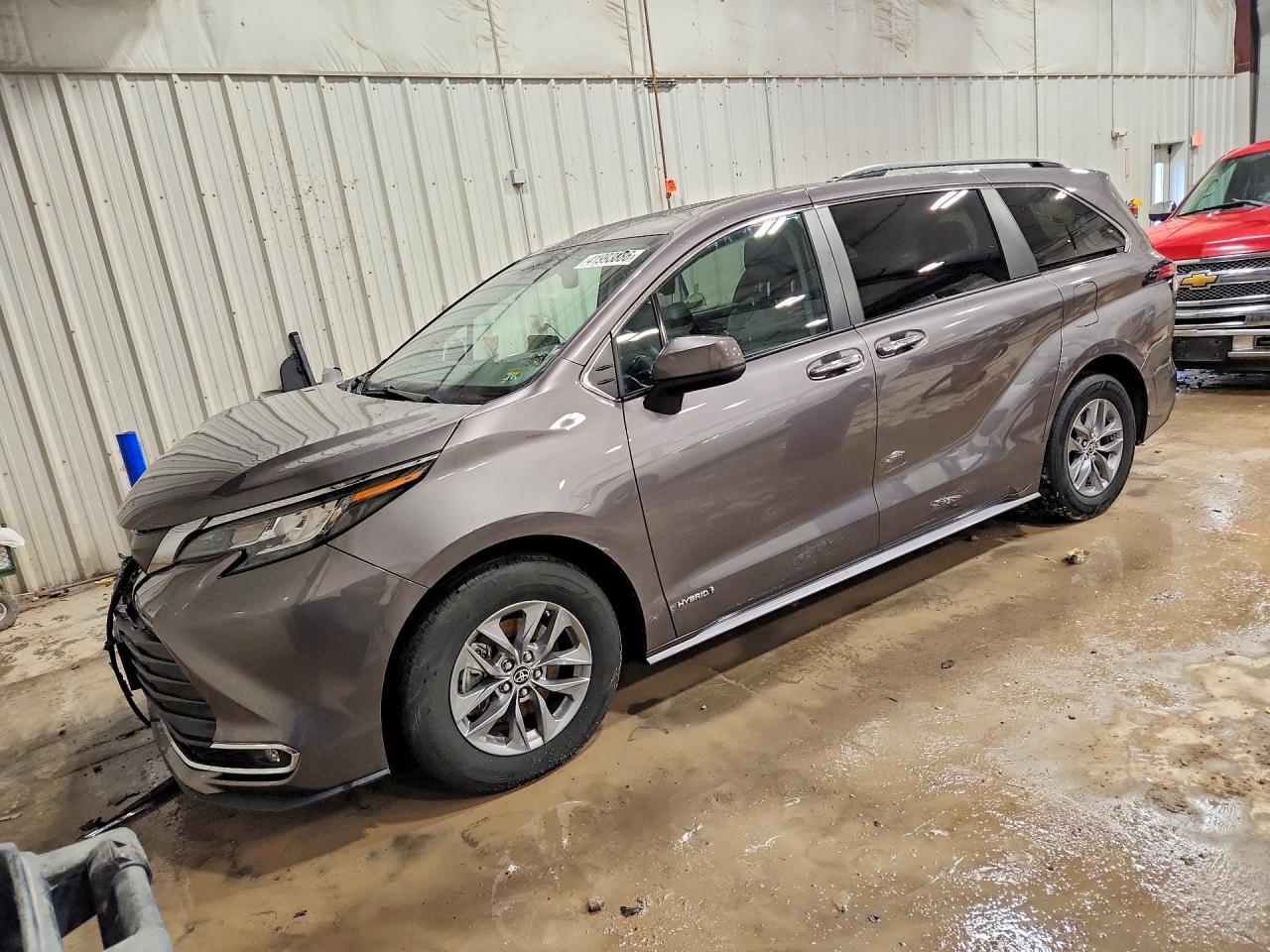 5TDJSKFC1MS019428 · 2021 TOYOTA SIENNA