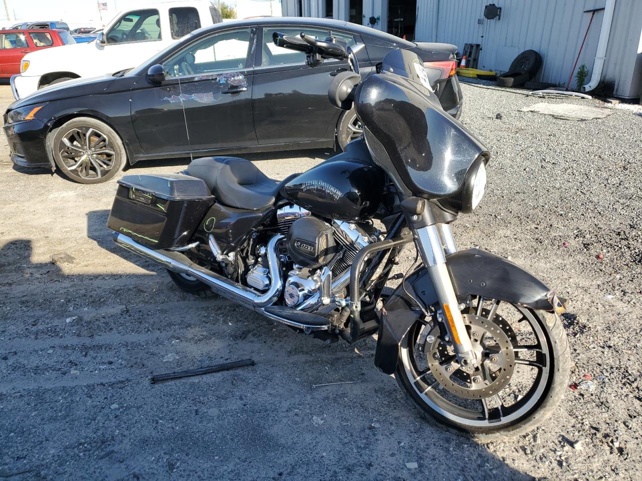 1HD1KBM16DB675275 · 2013 HARLEY-DAVIDSON FLHX