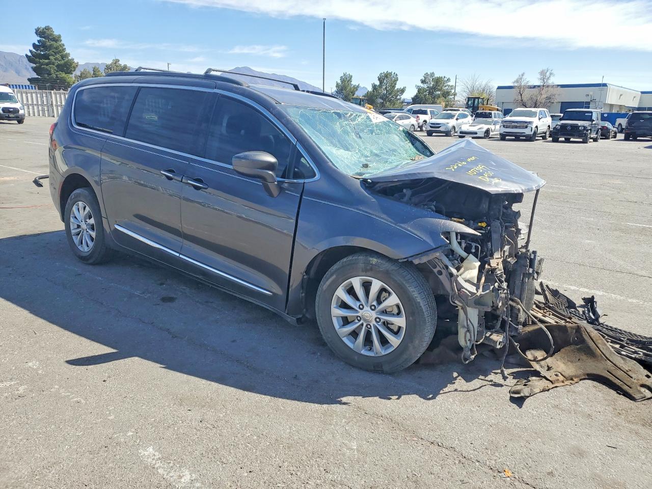 2C4RC1BG5HR642665 · 2017 CHRYSLER PACIFICA · 4/13