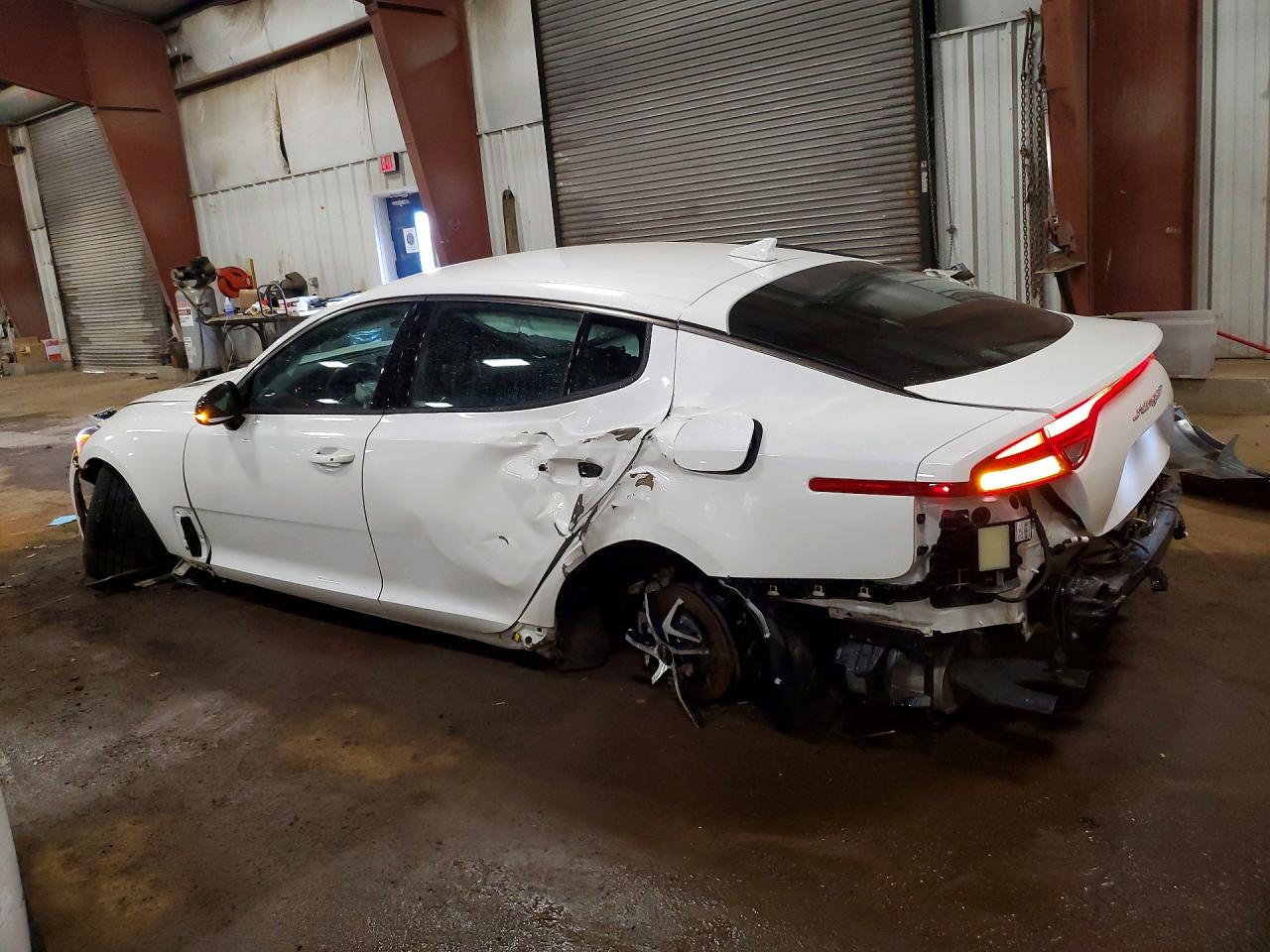 KNAE35LD3N6103391 · 2022 KIA STINGER · 2/13