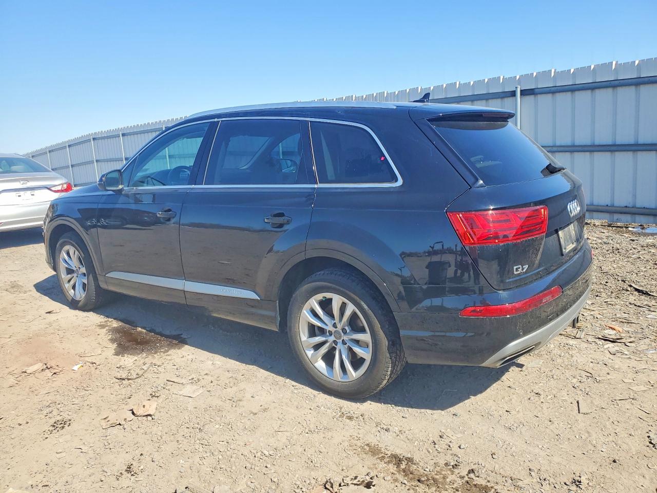 WA1AAAF71KD002373 · 2019 AUDI Q7 · 2/13