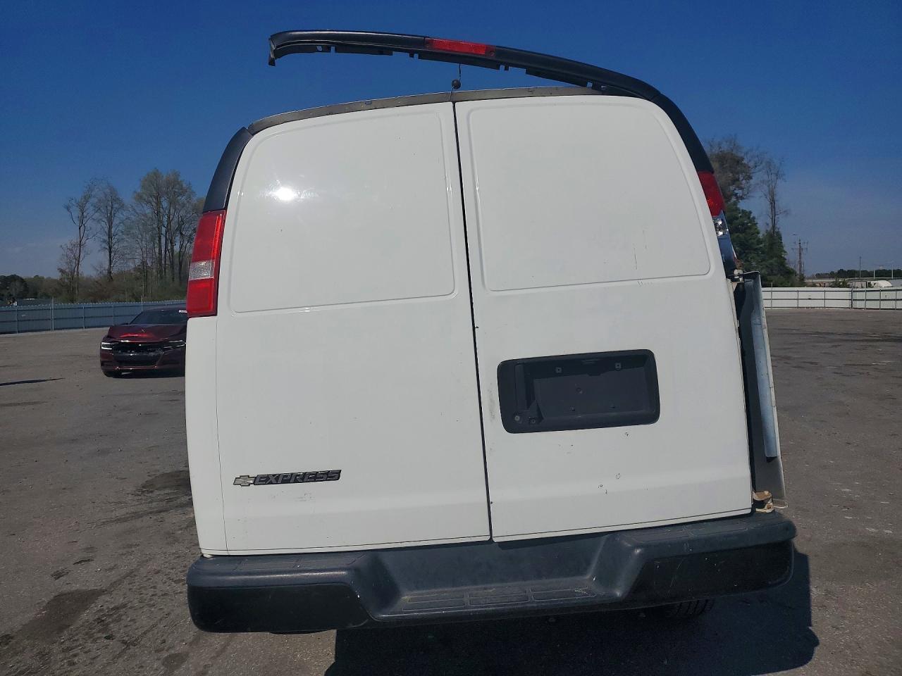 1GCWGAFP3J1339623 · 2018 CHEVROLET EXPRESS G2500 · 6/13