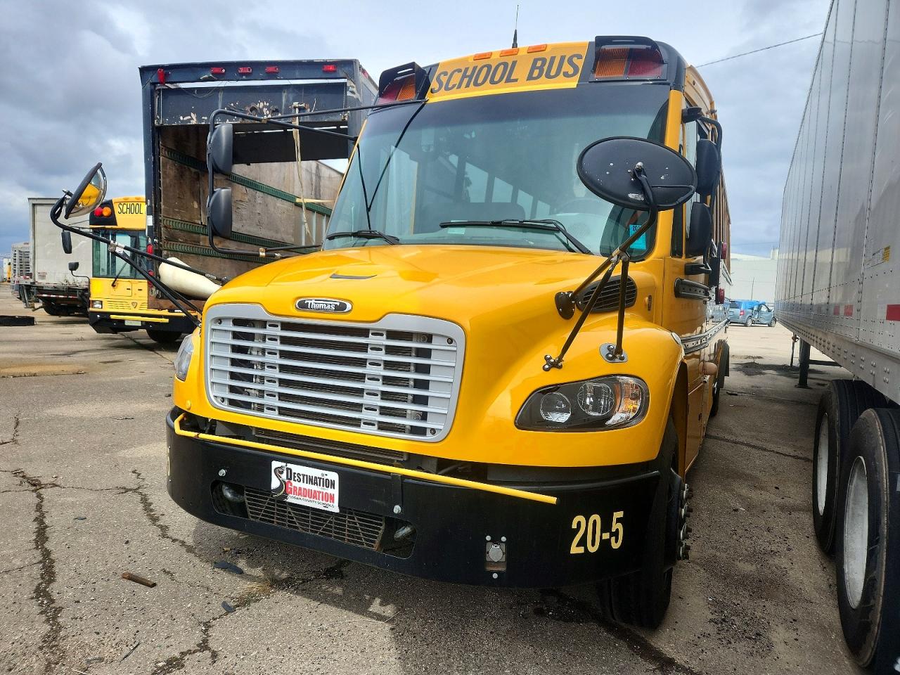 4UZABRFB5MCMD6124 · 2021 FREIGHTLINER CHASSIS · 2/10