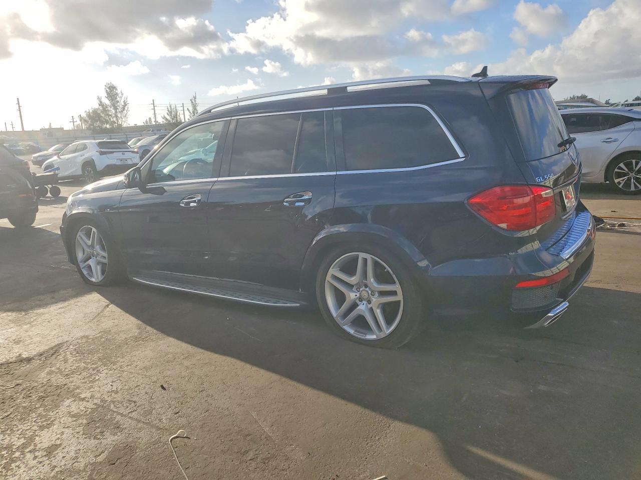 4JGDF7DE6FA483247 · 2015 MERCEDES-BENZ GL · 2/14