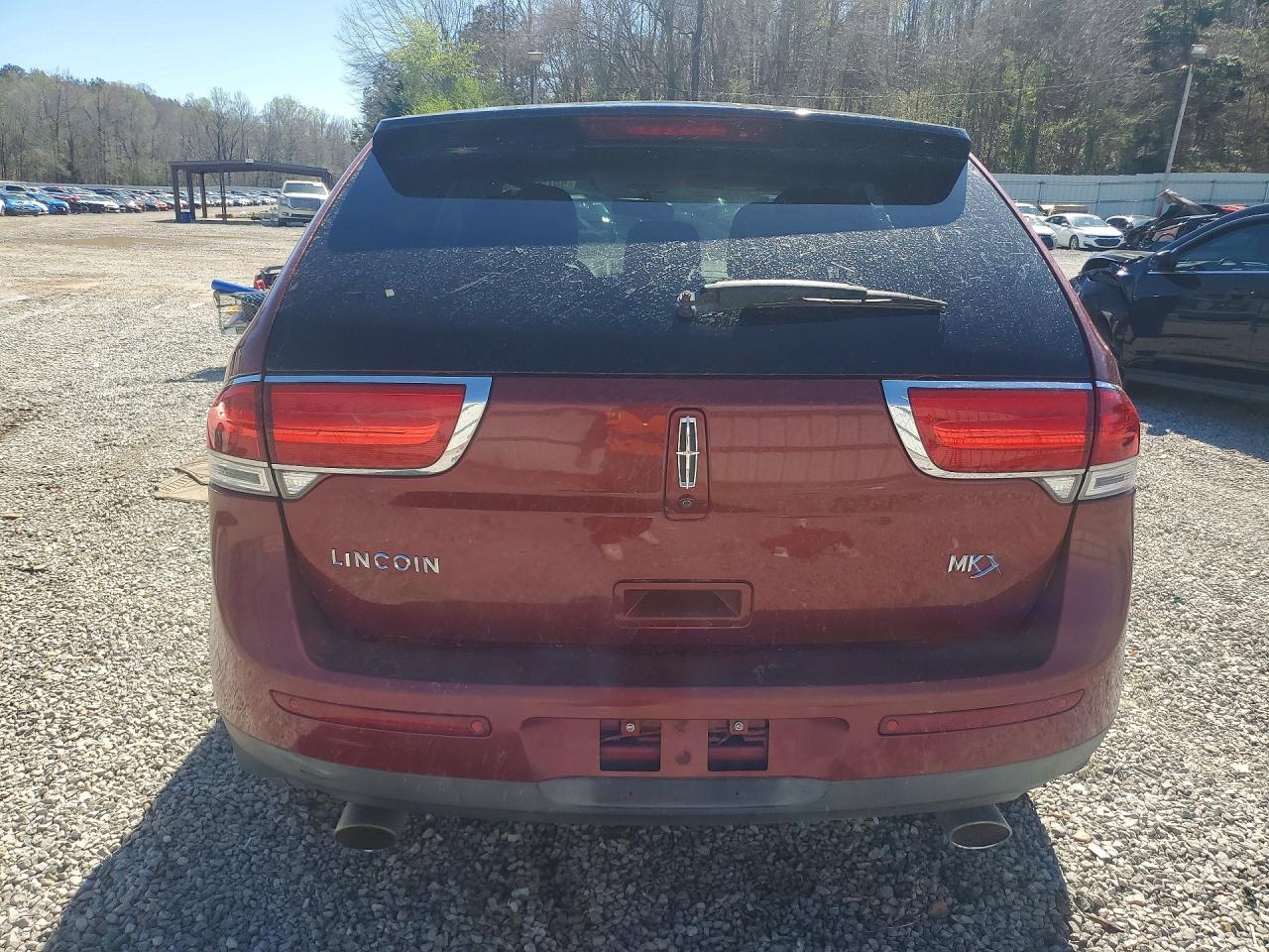 2LMDJ6JK0BBJ07715 · 2011 LINCOLN MKX · 6/12